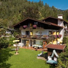 Hotel Effland -Sauna -Pool，位于贝里斯泽尔的酒店