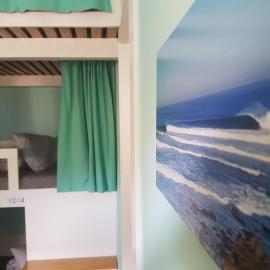 Conde Surf Camp - Capsule Beds MIXED Dorm，位于孔迪镇的酒店