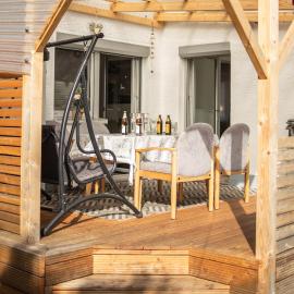 RK79 Ferienwohnung mit 4 Zimmer, Garten und Pool nähe Klinikum U-Bahn & S-Bahn zum Messegelände Nürnberg，位于菲尔特的酒店
