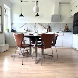 Lys, charmerende, tæt på strand，位于海勒鲁普的酒店