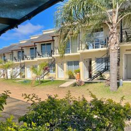Brisas del Lago Apartamentos，位于科隆的酒店