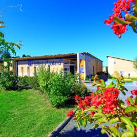 The Originals City, Hôtel Albizia, Sarlat-la-Canéda,位于萨尔拉拉卡内达的酒店