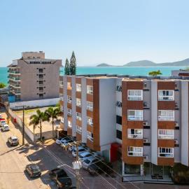Boulevard Beach Canasvieiras Hotel，位于弗洛里亚诺波利斯的酒店
