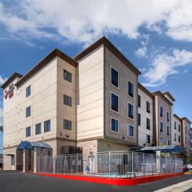 Best Western Plus Gardena-Los Angeles Inn & Suites，位于加迪纳市的酒店