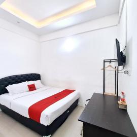 RedDoorz near Stasiun Kediri,位于谏义里的酒店