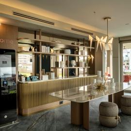 Visionair Suites & SPA-Room Only e Honesty Bar，位于西尼加利亚的酒店