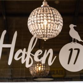 Hafen 17 Hotel Küche Bar，位于莱茵河畔凯尔的酒店