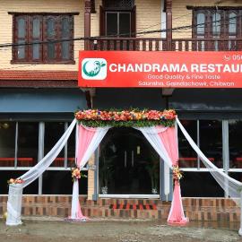 Chandrama Hotel and Restaurant，位于索拉哈的酒店