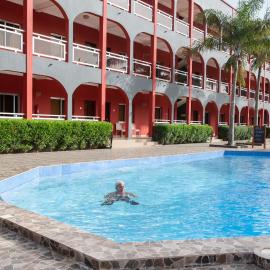 Seaview Gardens Hotel,位于科洛里的酒店