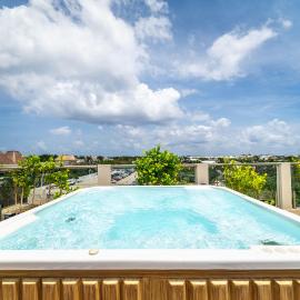 2 BD with Balcony, Rooftop Pool, Hot Tub, Gym
