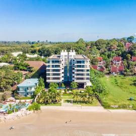 Escape Condominiums Beachfront Suites - Mae Phim，位于罗勇的酒店