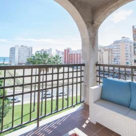 Espectacular piso con piscina, a 100 M de la playa，位于库列拉的酒店