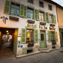 Hotel de la Halle,位于Nolay的酒店