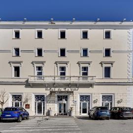 Hotel De La Ville，位于奇维塔韦基亚的酒店