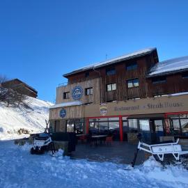 Hôtel & Spa Les Carrettes，位于瓦尔梅尼耶的酒店