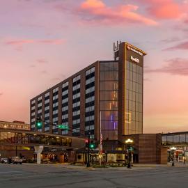 Best Western Plus Waterloo & Cedar Falls，位于滑铁卢的酒店