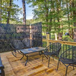 Family-Friendly Newfield Studio: 9 Mi to Ithaca!，位于Newfield的酒店