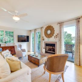 1 Mi to Indiana Dunes NP: Spacious Gary Home!，位于Gary的酒店