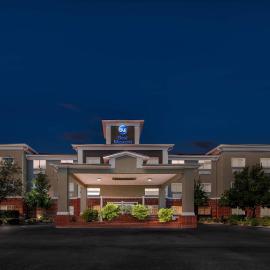 Best Western Presidential Hotel & Suites，位于派恩布拉夫的酒店