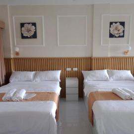 homefortzone Lipa fully interior netflix pool and free parking，位于利帕的酒店