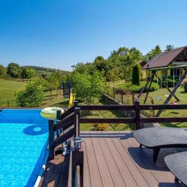 Nice Home In Plaski With House A Panoramic View，位于Plaški的酒店