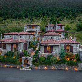 Ostra Menalon Luxury Suites，位于Kardharas的酒店