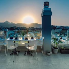 ARTica condo，位于阿默达拉-伊拉克利翁的酒店