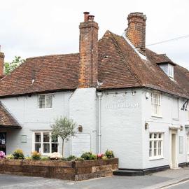 The White Horse，位于法弗舍姆的酒店