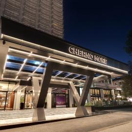 Hotel Cherno More，位于瓦尔纳的酒店