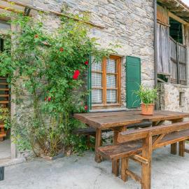 Amazing Home In Loco Di Rovegno，位于Carchelli的酒店