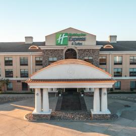 Holiday Inn Express Hotel and Suites Saint Robert by IHG，位于圣罗伯的酒店