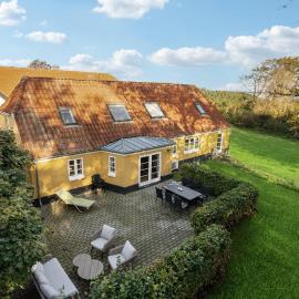 3 Bedroom Cozy Home In Løgstrup