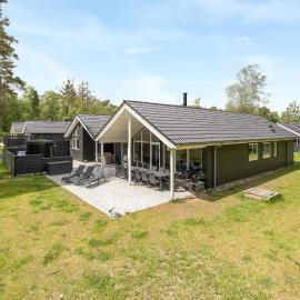 Cozy Home In Væggerløse With Wifi，位于博托比的酒店