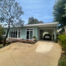 Saltbush - Ideally located and modernised MCM Beach House，位于安吉西的酒店