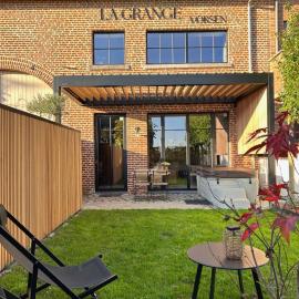 La Grange-Vorsen Logement privatif de 100m2 avec bain balnéo, cabine Infrarouge, jacuzzi, climatisation，位于Gingelom的酒店