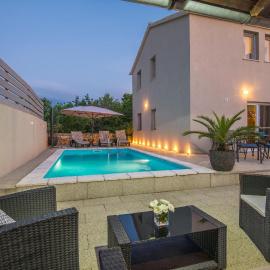 Beautiful Home In Kras，位于克拉斯的酒店