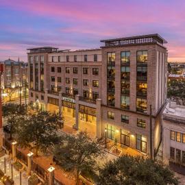 Cambria Hotel Savannah Downtown Historic District，位于萨凡纳的酒店