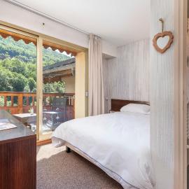 Hôtel les Bains，位于布里德莱班的酒店