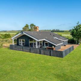 Cozy Home In Hurup Thy With Sauna，位于Sønder Ydby的酒店