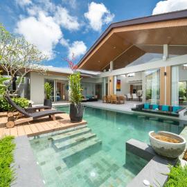 Villa private swimming pool and garden Phuket Free Airoport Pick up from 7 days，位于普吉镇的酒店