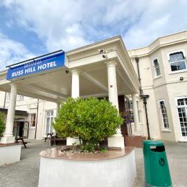 Russ Hill Hotel，位于查尔伍德的酒店