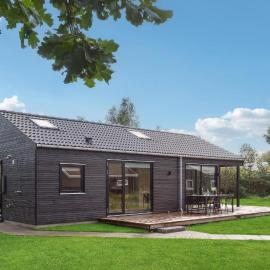 3 Bedroom Stunning Home In Grenaa，位于格雷诺的酒店
