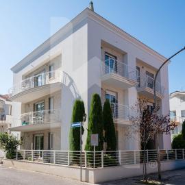 Homiday - Residence BordoPineta，位于皮内托的酒店