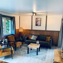 Drentse Sleutels 6 persoons huisje met jacuzzi，位于Erm的酒店