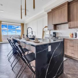 Elegant Downtown Condo with Balcony & Parking