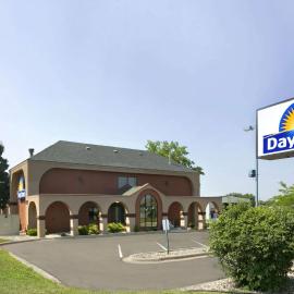 Days Inn by Wyndham Willmar，位于Willmar的酒店