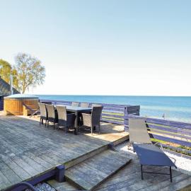 Four-Bedroom Holiday Home In Stroby，位于Strøby的酒店
