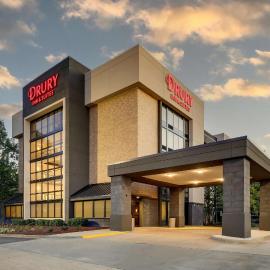 Drury Inn & Suites Charlotte University Place，位于夏洛特的酒店