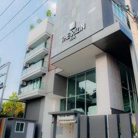 The Rizin Hotel Phratamnak，位于南芭堤雅的酒店