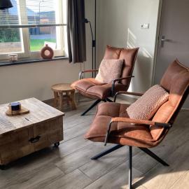 Bungalow op bedrijf met melkkoeien，位于德科克斯多普的酒店